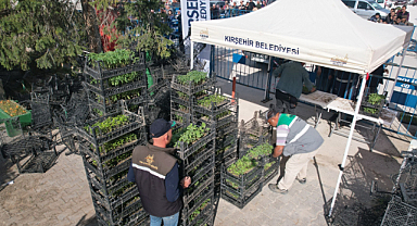 Kırşehirde Atık Getirene Fide Dağıtımı Başladı