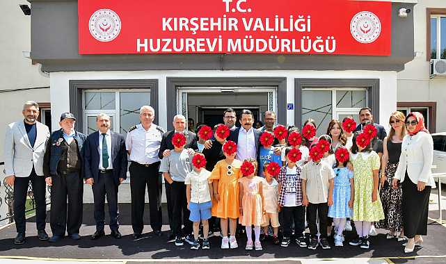 Kırşehir Valisi Demiryürek Bayramda Huzurevi Sakinleriini Unutmadı.