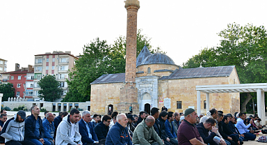 Kırşehir Valisi Demiryürek Bayramda Huzurevi Sakinleriini Unutmadı.